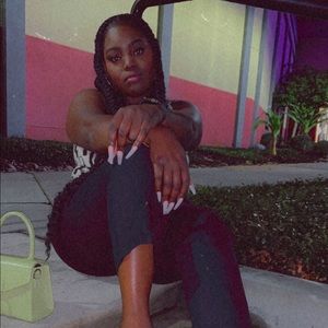 Meet your Posher, Shermiga